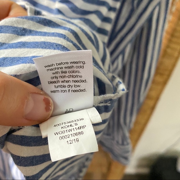 Elizabeth and James Stripe Button Down Shirt✨ - Picture 8 of 10